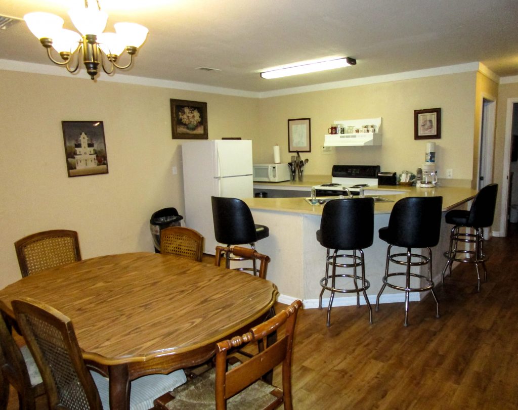Tree House Cabin Dining Room & Kitchen